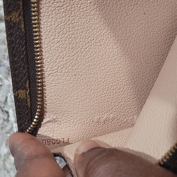 Louis Vuitton Cosmetics Pouch / Pochette - Picture 13 of 16